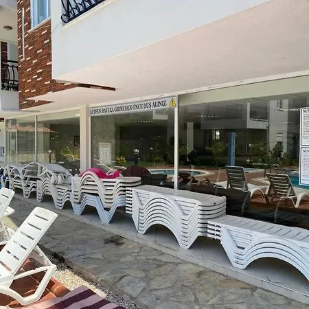 Side'de Havuzlu Daire Apartment