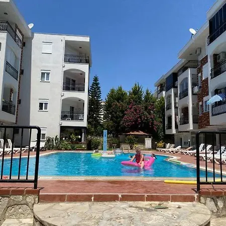 Side'de Havuzlu Daire Apartment