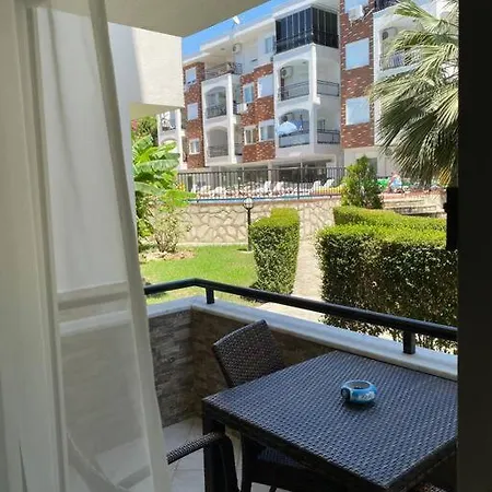 Side'de Havuzlu Daire Apartment